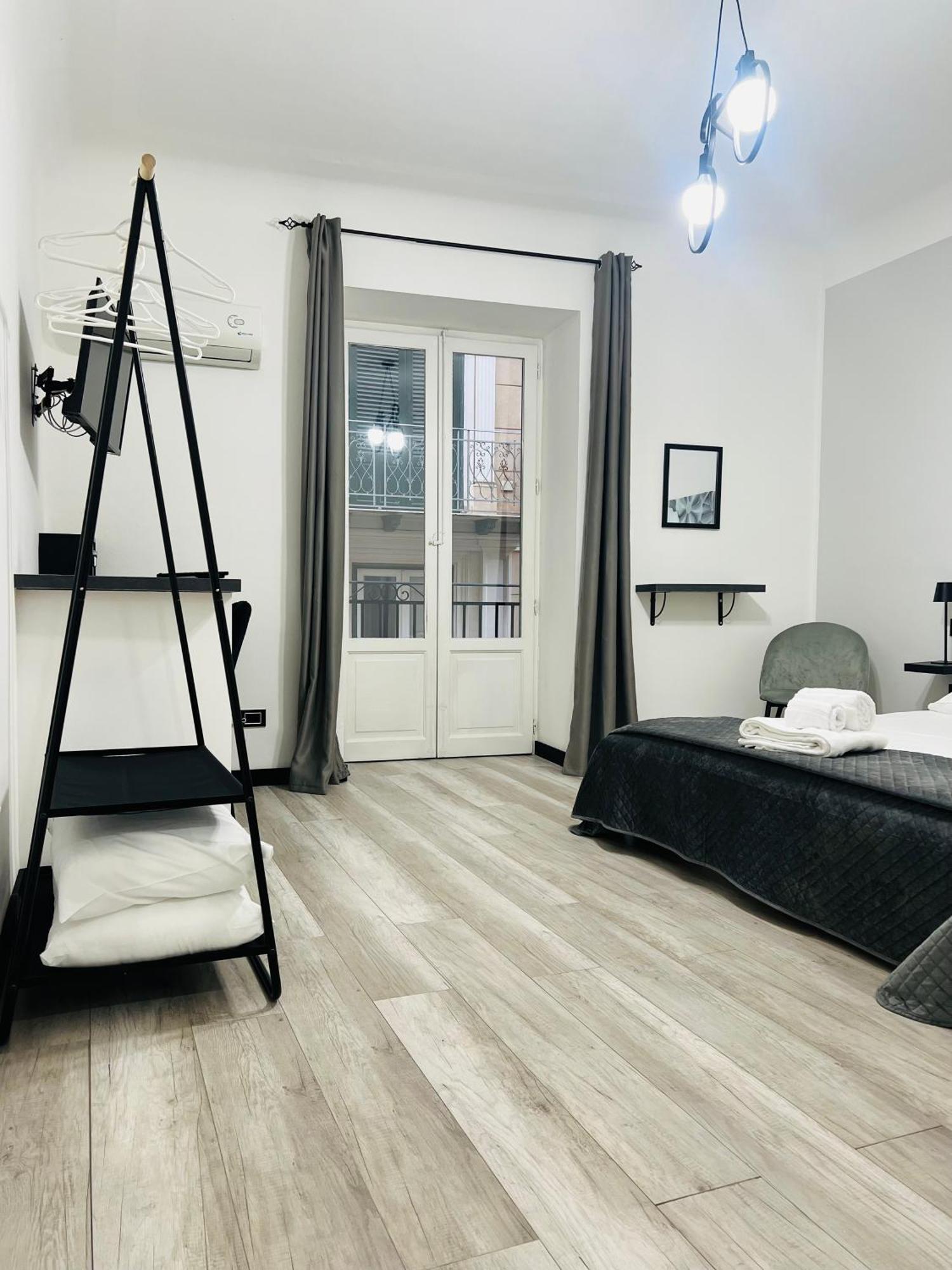Bibi Rooms And Suite Палермо Екстериор снимка